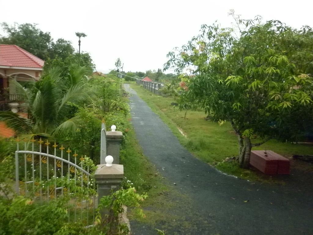 Meas Family Homestay Angk Ta Saom Exterior foto